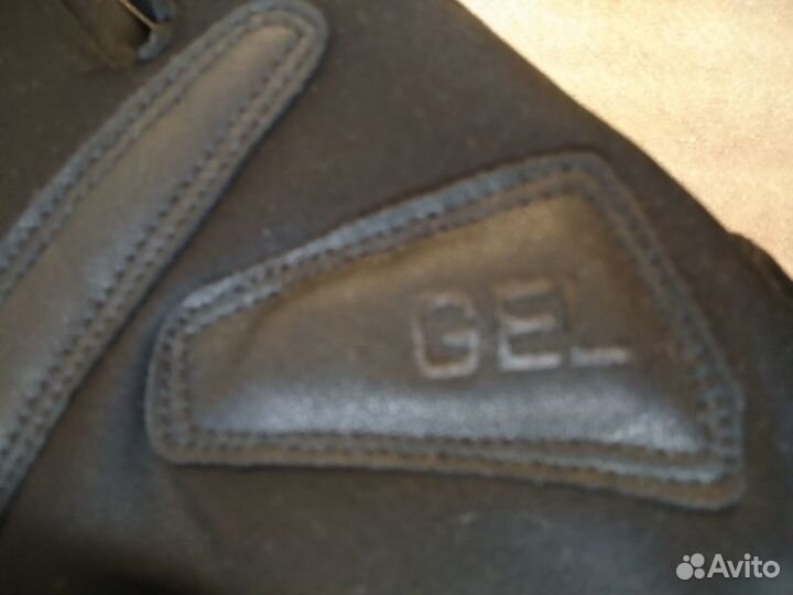 Спортивные перчатки