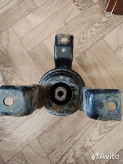 Опора двигателя передняя на Лансер 9