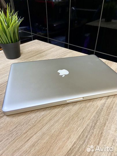 Macbook pro 15 16/250 core i7