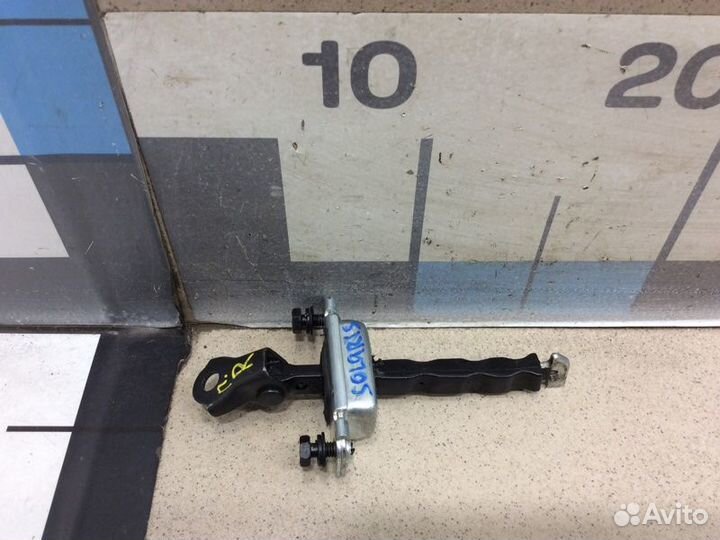 Ограничитель двери передний правый Hyundai Solaris