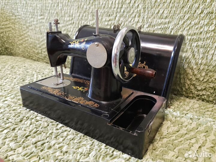 Детская швейная машинка ретро СССР