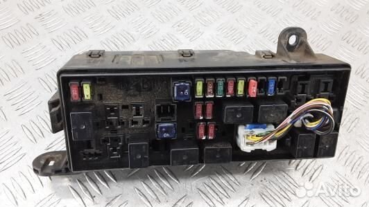 Блок предохранителей mitsubishi L200 K4T (6NI05M10