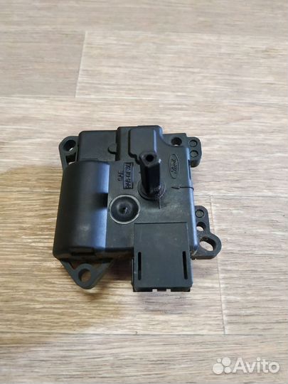 Моторчик заслонок отопителя Jaguar S-Type