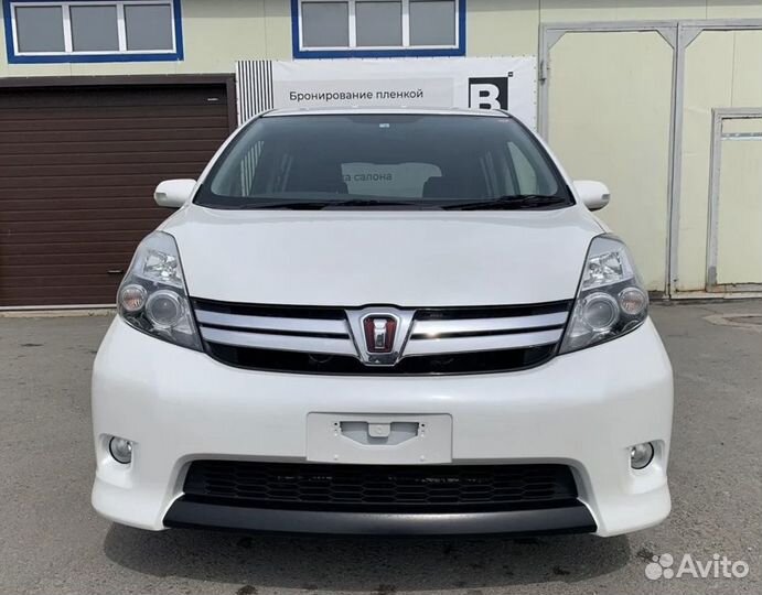 Toyota Isis 1.8 CVT, 2013, 65 450 км