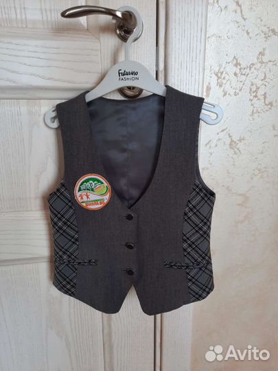 Жилет с шевроном в школу 85