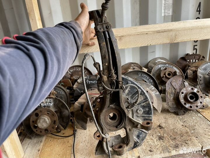 Поворотный кулак правый Volkswagen Touareg