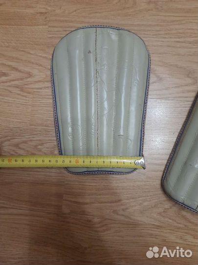 Детские щитки для футбола