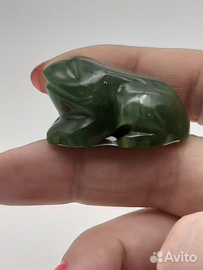 Лягушка из нефрита