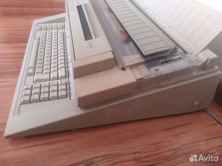 Печатная электронная машинка Olivetti