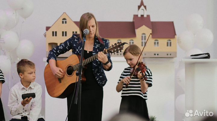 Преподаватель гитары, укулеле