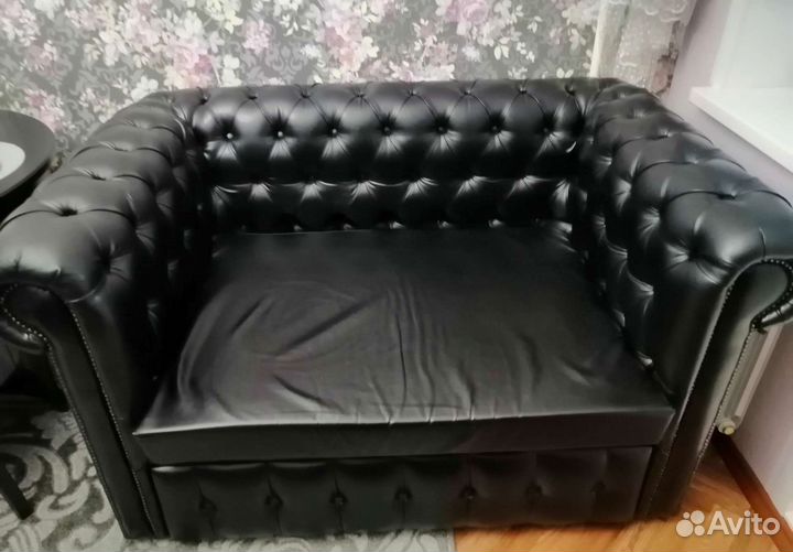 Кожаный диван