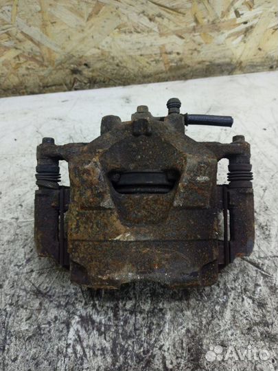 Тормозной суппорт передний левый Opel Astra J