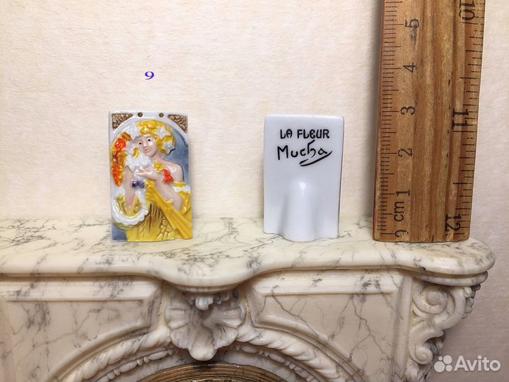 Миниатюрные статуэтки девушек Альфонса Мухи