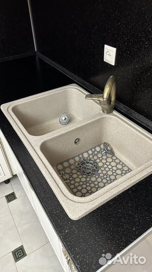 Столешница для кухни с стеневой панелью