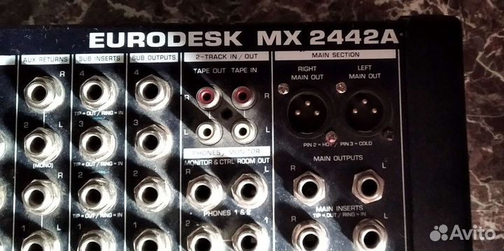 Микшерный пульт Behringer