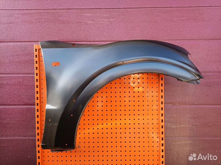 Крыло правое Mitsubishi pajero 3 4