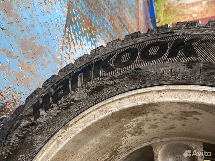 Hankook Winter I'Pike 215/60 R17 95T