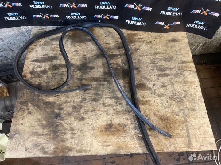 Уплотнительная резинка боковой двери правая Bmw