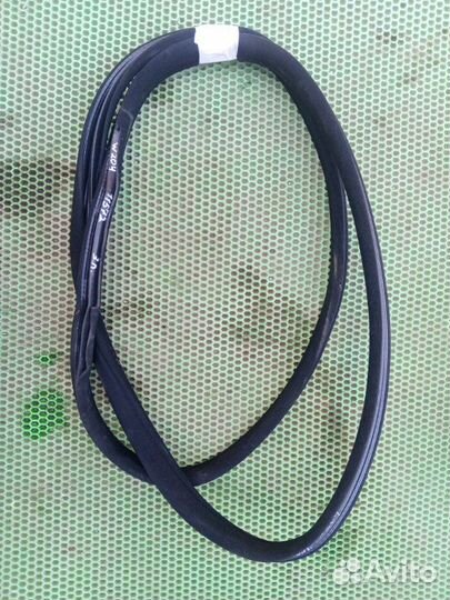 Уплотнительная резинка задняя левая Mercedes-Benz