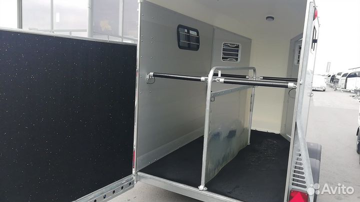 Продам прицеп коневозку Boeckmann