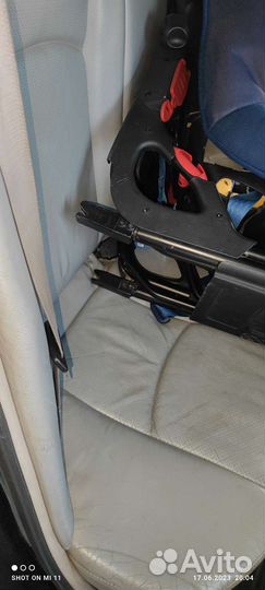 Автокресло с базой изофикс