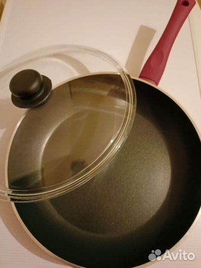 Сковорода д.28 см с крышкой