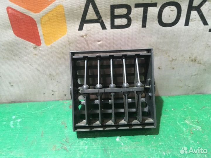 Дефлектор воздушный передний правый Лада Калина 1