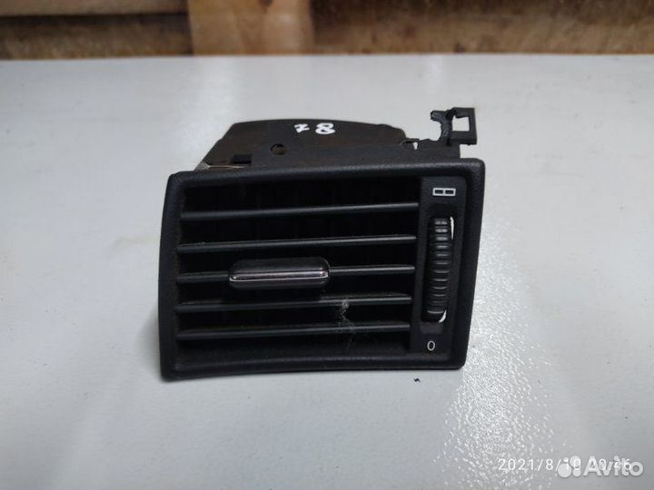 Дефлектор воздушный левый Mercedes-Benz C-Class