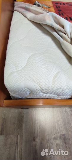 Детская кровать и шкаф