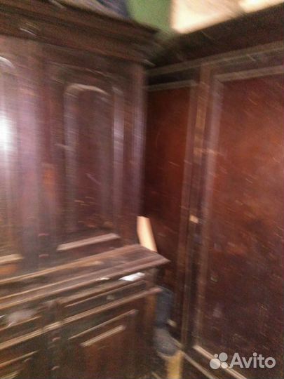 Антикварный шкаф и сервант