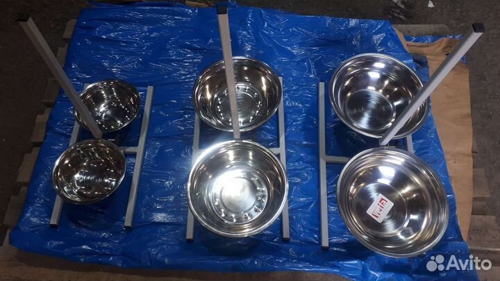 Подставка с мисками для собак