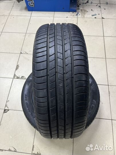 Kumho Ecsta HS51 215/55 R17 94V