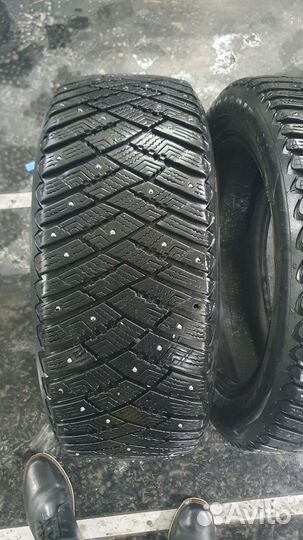 Goodyear UltraGrip 215/55 R17