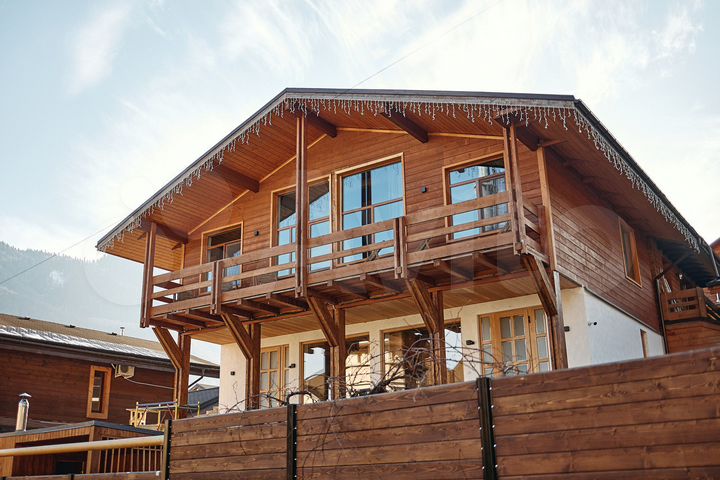 Дом 270 м² на участке 4 сот.