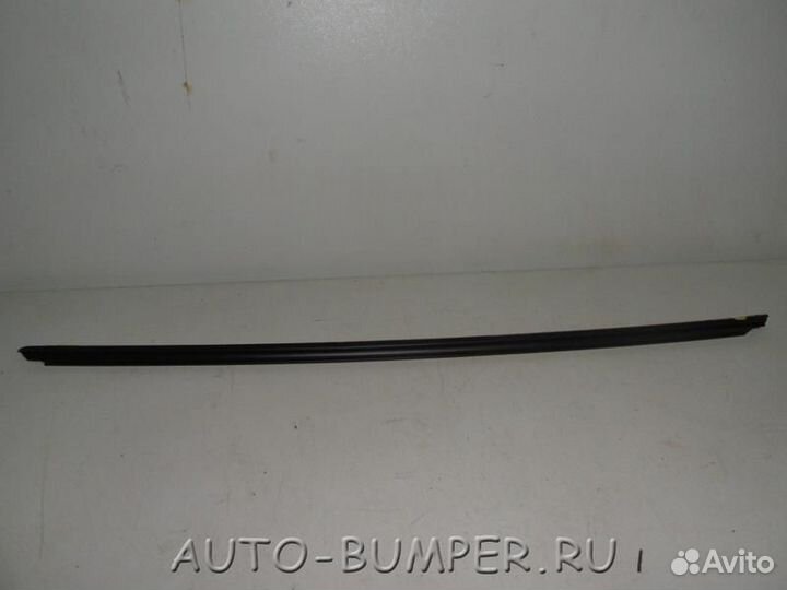 Volkswagen Pointer 2004- Молдинг лобового стекла л