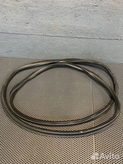 Уплотнительная резинка двери багажника Porshe