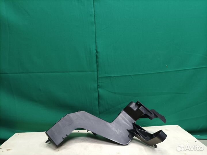 Кронштейн фары правой Jeep Grand Cherokee вк2 2010