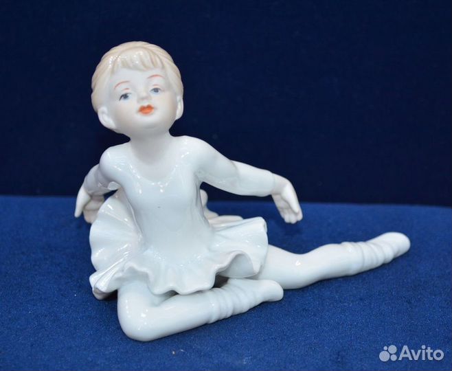 Фарфоровая статуэтка- юная балерина (39)