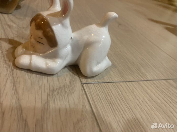 Фигуры фарфоровые медведь и мальчик