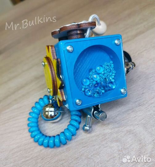 Развивающая игрушка. Бизикубик из дерева. Бизиборд