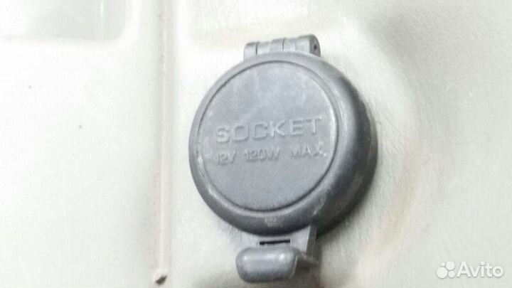 Обшивка багажника задняя правая Nissan R'nessa N30