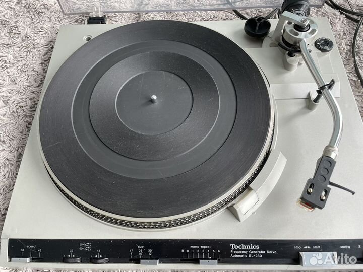 Винтажный виниловый проигрыватель Technics SL-230