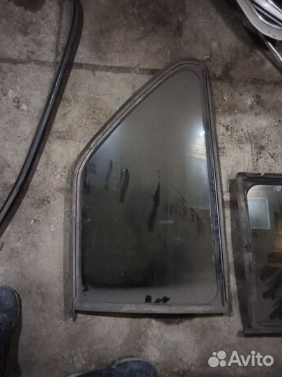 Заднее боковое стекло на BMW e30 купе