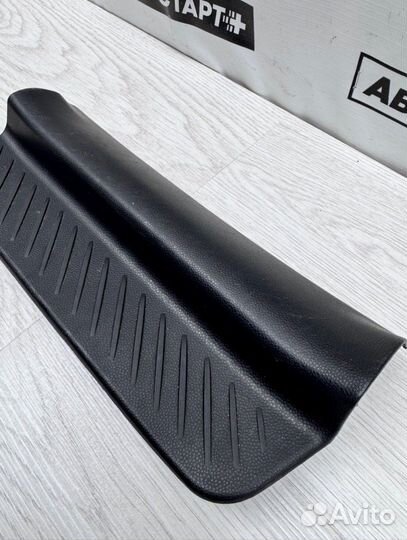 Накладка на порог салона задняя правая Mazda 3 BK