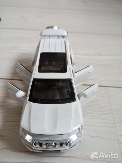 Машинка игрушка