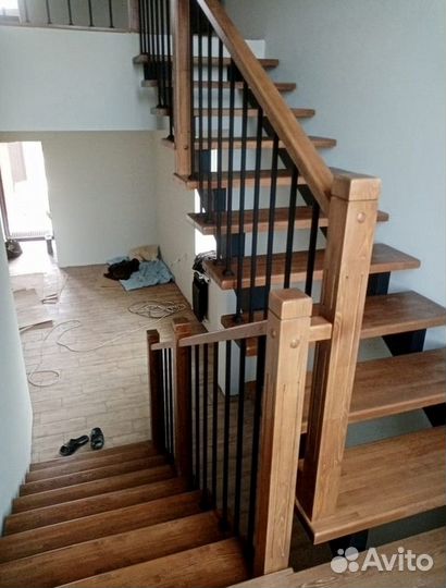 Лестница на второй этаж под ключ