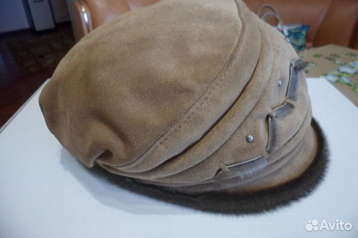 Женские меховые шапки