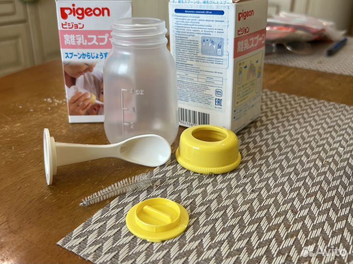 Бутылочка с ложкой для прикорма