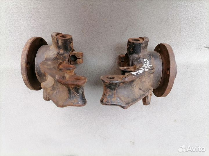 Кулак поворотный передний для Audi 80 (B3) 1990г