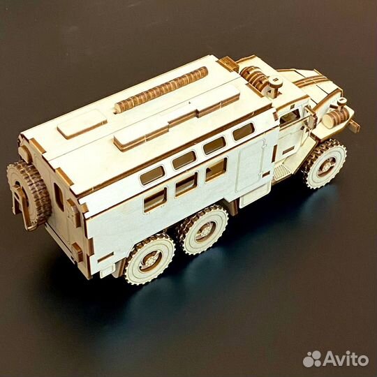 Сборная модель Российский грузовик Урал-4320